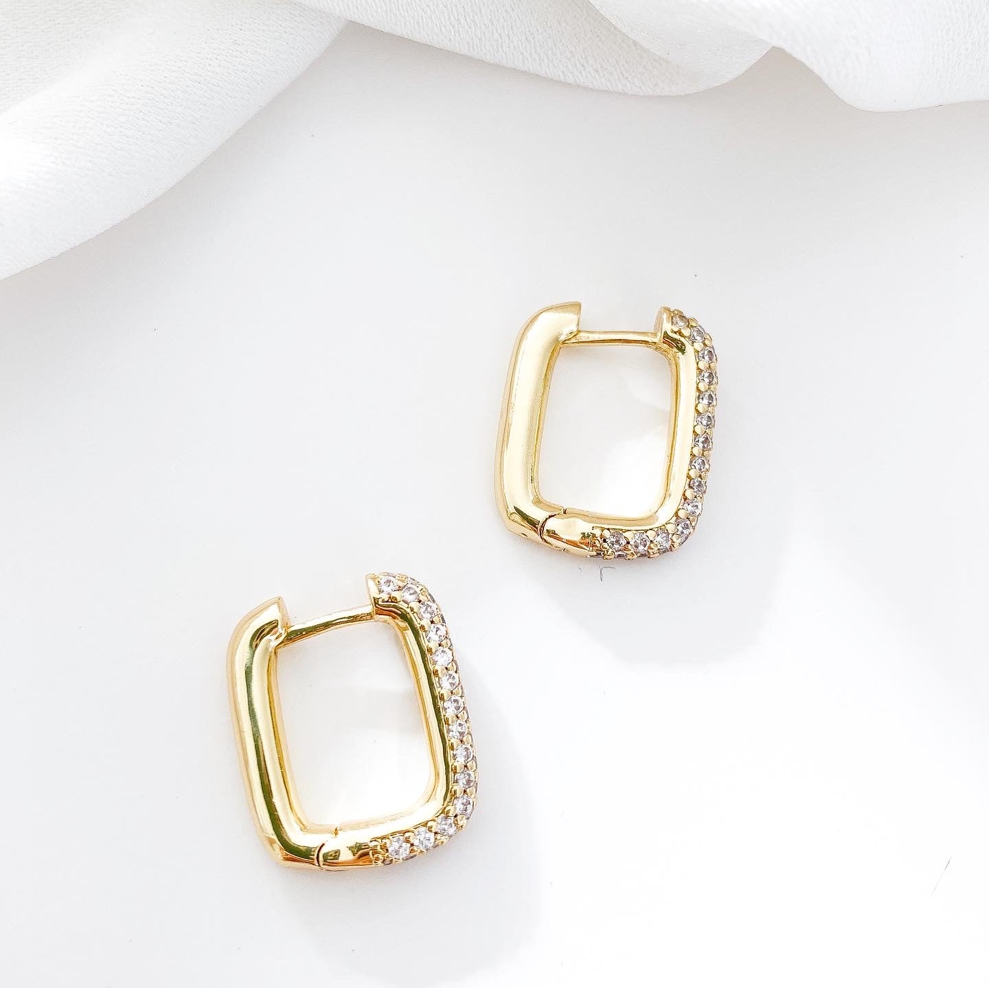 Loop Crystal Earrings Gold